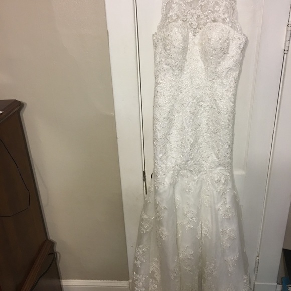 ***SOLD*** Wedding Dress - Picture 4 of 8